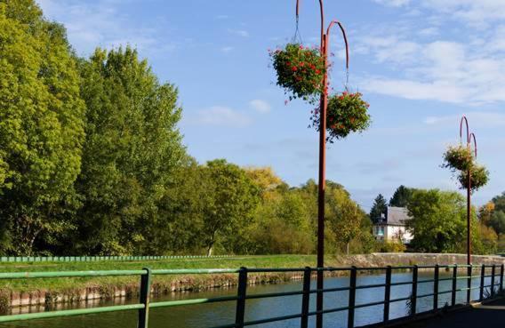 Camping Le Vallage Attigny Exterior foto