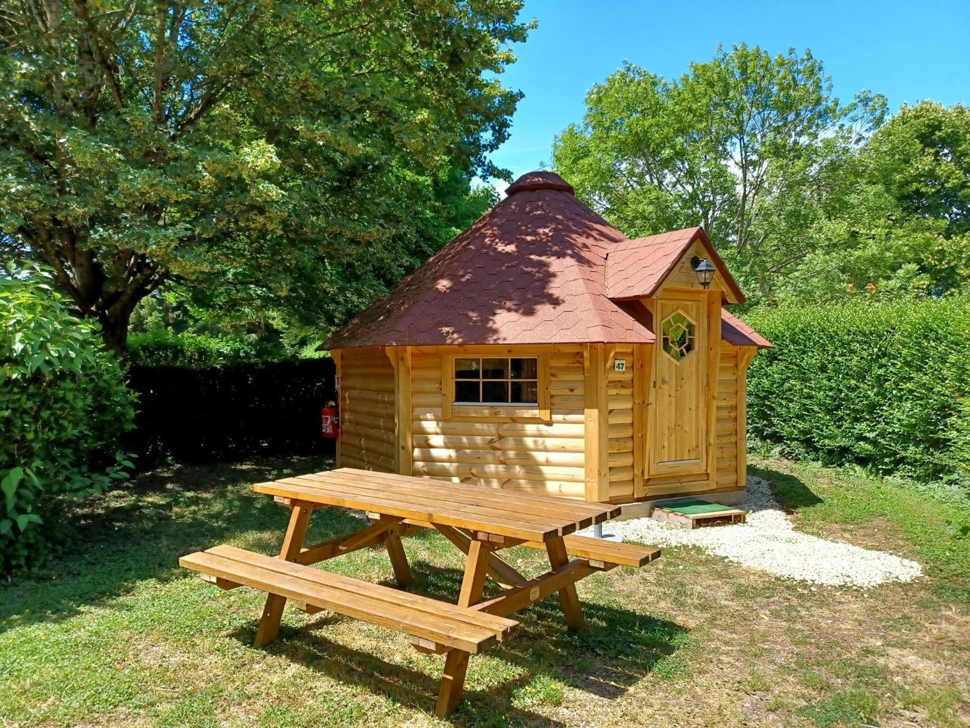 Camping Le Vallage Attigny Exterior foto